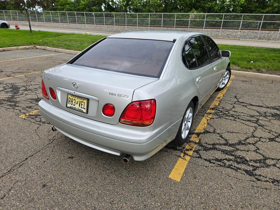 2003 Lexus GS 2nd Gen - Image 23 of 31