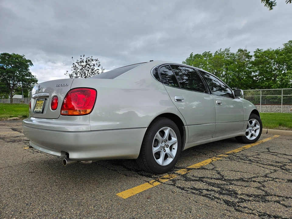 2003 Lexus GS 2nd Gen - Image 25 of 31