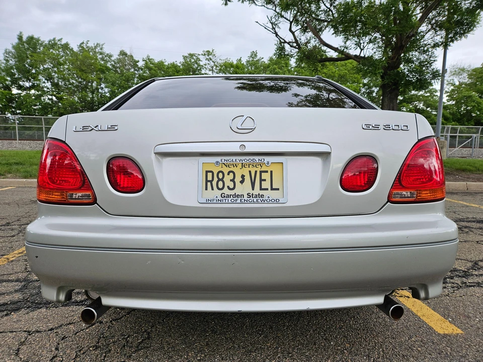 2003 Lexus GS 2nd Gen - Image 20 of 31