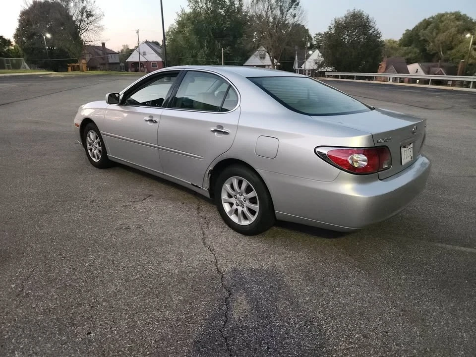 2003 Lexus GS 2nd Gen - Image 3 of 10