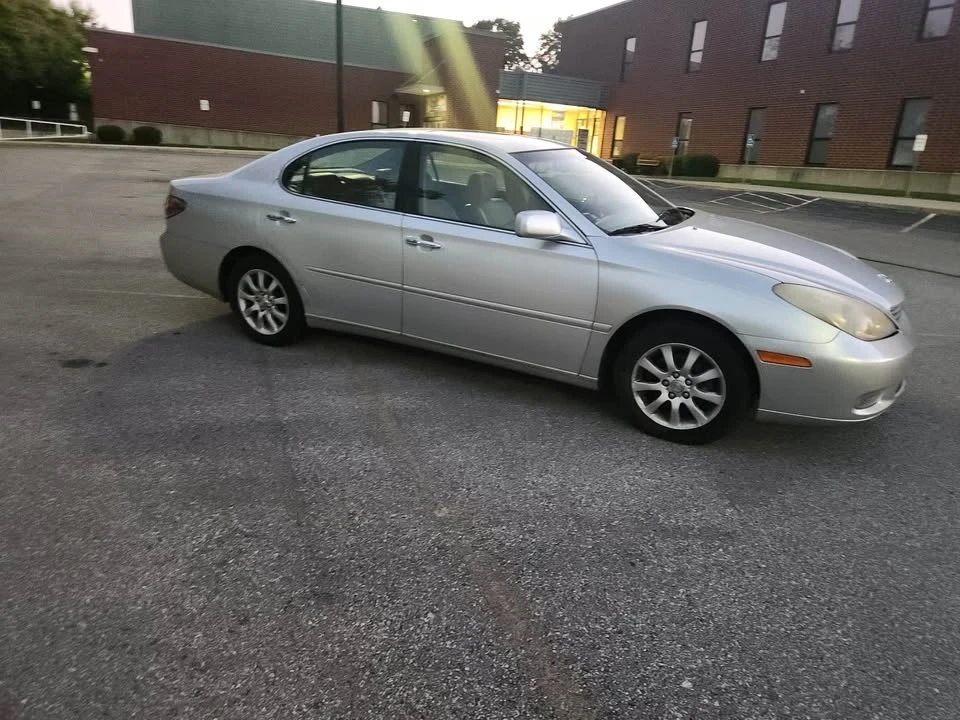 2003 Lexus GS 2nd Gen - Image 2 of 10