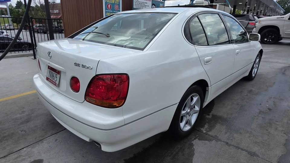 2003 Lexus GS 2nd Gen - Image 10 of 20