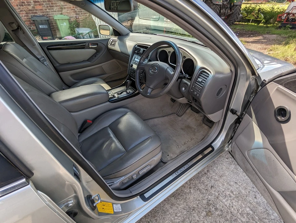 2003 Lexus GS 2nd Gen - Image 12 of 30