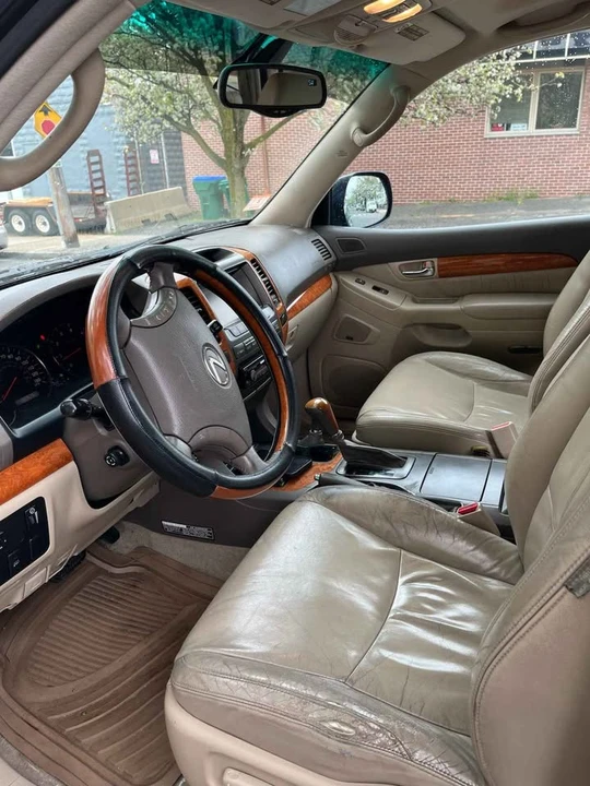 2003 Lexus GX 1st Gen - Image 2 of 4