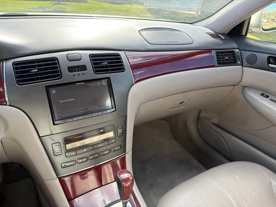 2003 Lexus GX 1st Gen - Image 5 of 6