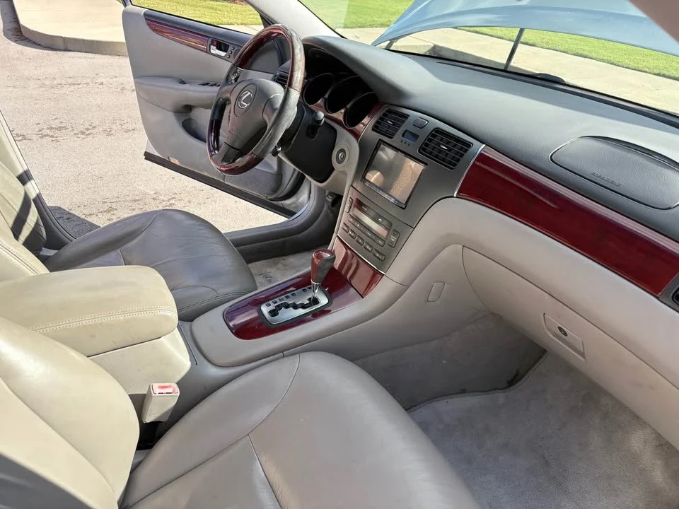 2003 Lexus GX 1st Gen - Image 3 of 6