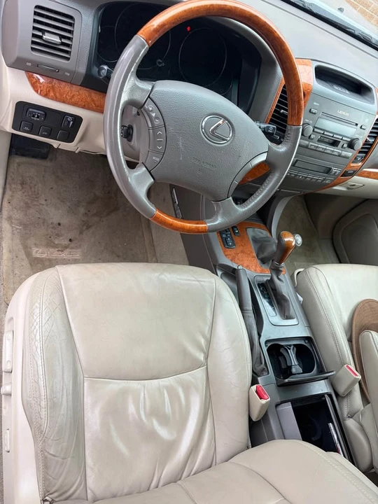 2003 Lexus GX 1st Gen - Image 16 of 17