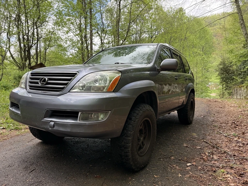 2003 Lexus GX 1st Gen - Image 4 of 10