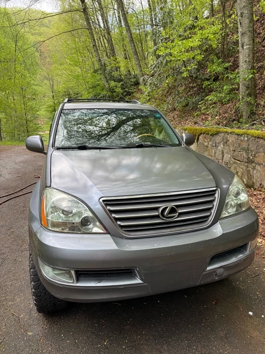 2003 Lexus GX 1st Gen - Image 3 of 10