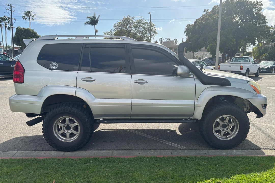 2003 Lexus GX 1st Gen - Image 3 of 31