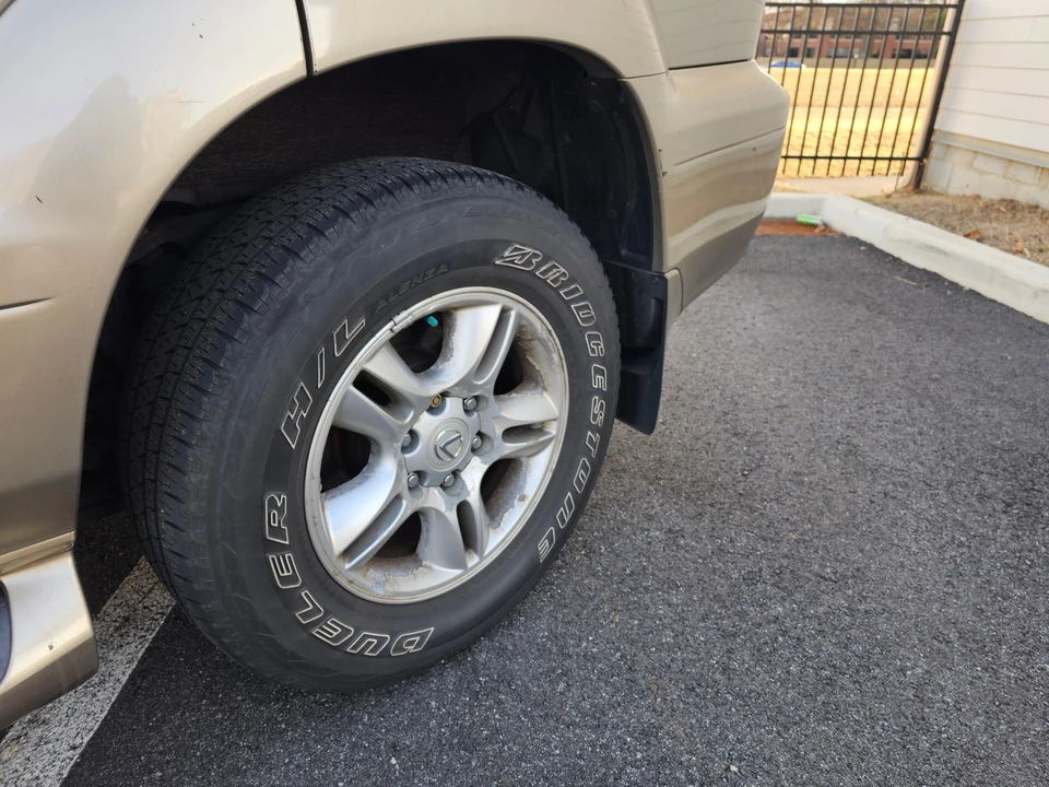 2003 Lexus GX 1st Gen - Image 18 of 31