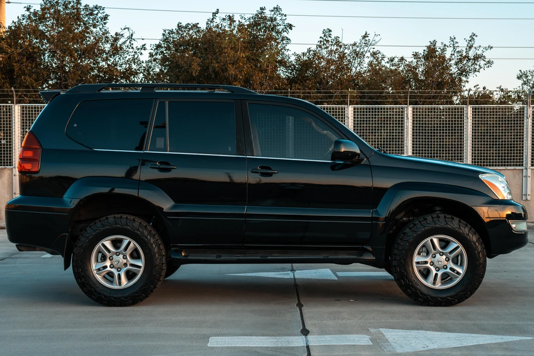 2003 Lexus GX 1st Gen - Image 3 of 25