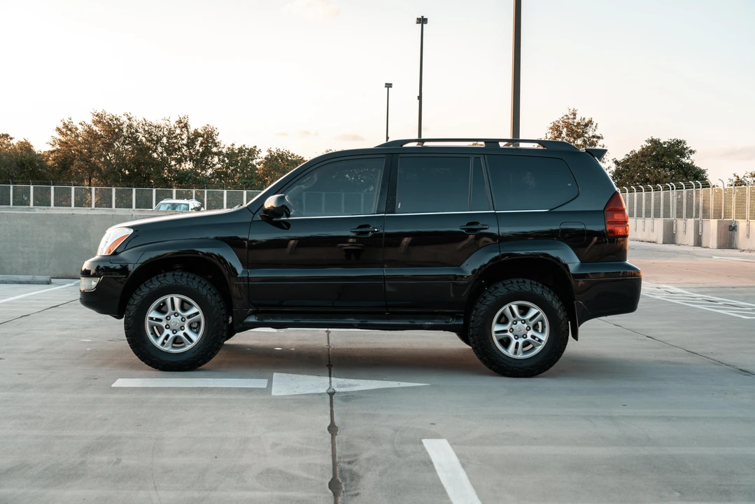 2003 Lexus GX 1st Gen - Image 12 of 25