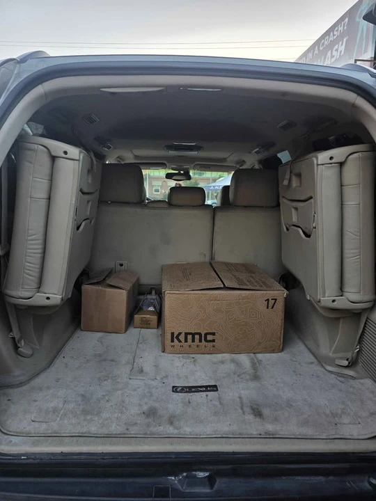 2003 Lexus GX 1st Gen - Image 16 of 20