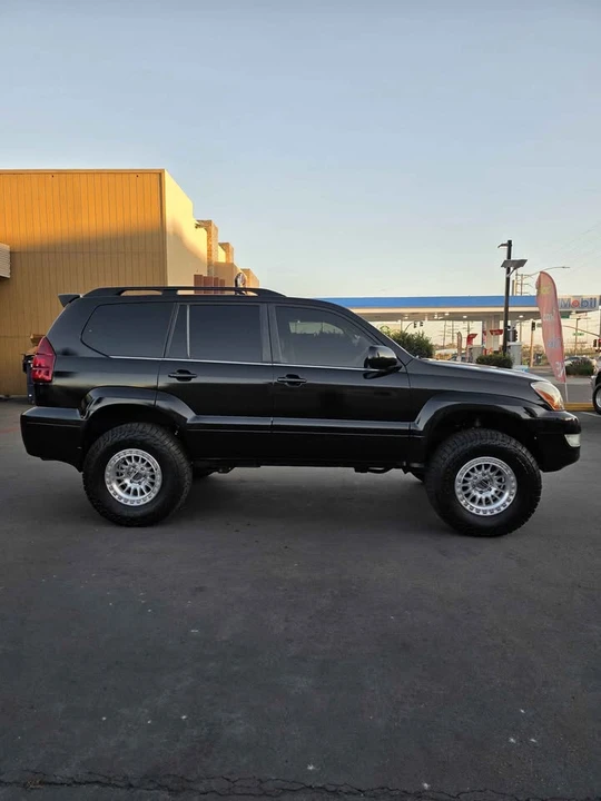 2003 Lexus GX 1st Gen - Image 3 of 20