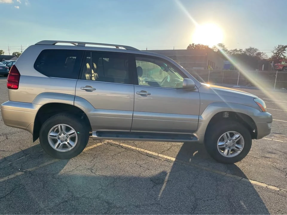 2003 Lexus GX 1st Gen - Image 3 of 12