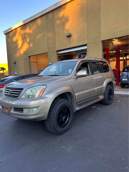 2003 Lexus GX 1st Gen - Image 4 of 13