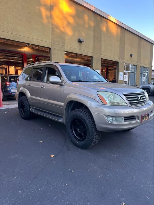 2003 Lexus GX 1st Gen - Image 3 of 13