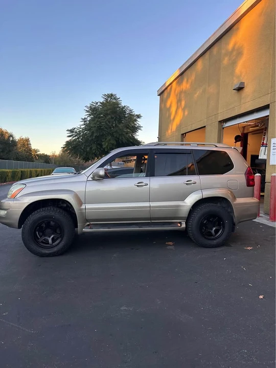 2003 Lexus GX 1st Gen - Image 5 of 13
