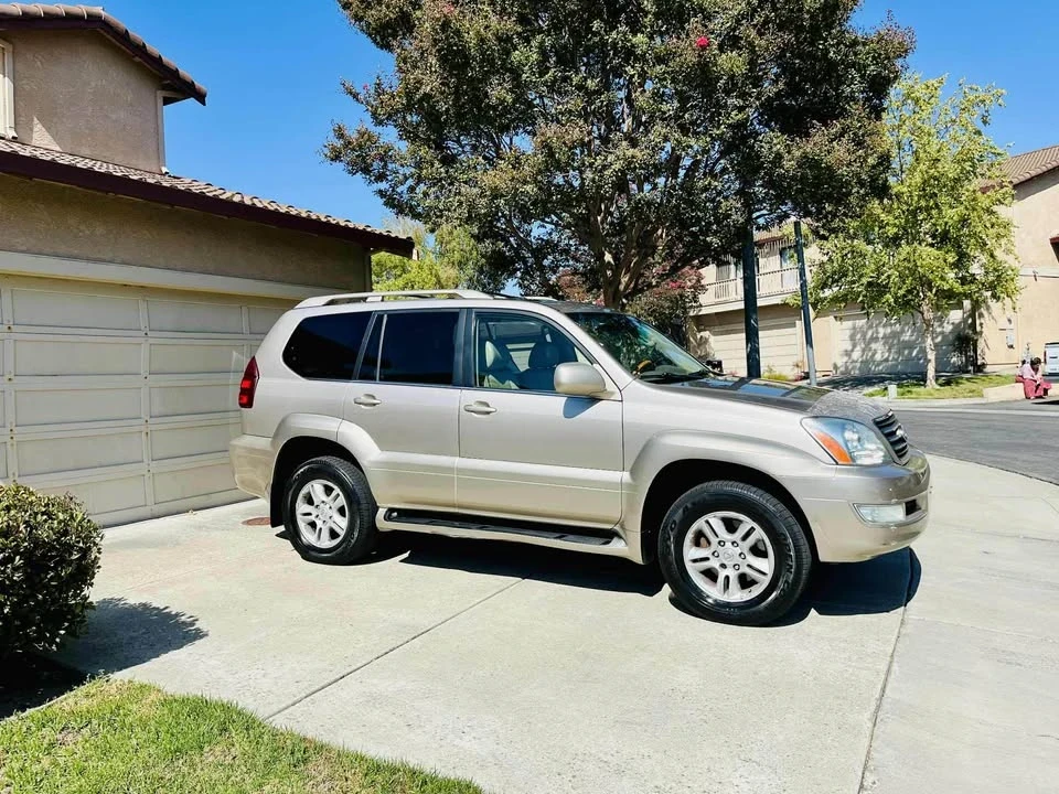 2003 Lexus GX 1st Gen - Image 2 of 10