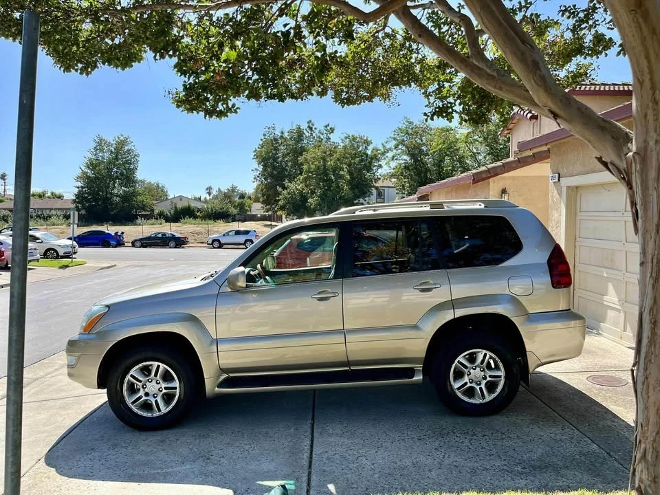 2003 Lexus GX 1st Gen - Image 5 of 10