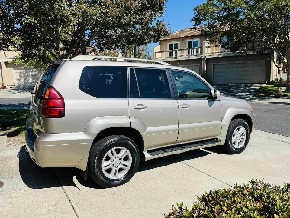 2003 Lexus GX 1st Gen - Image 3 of 10