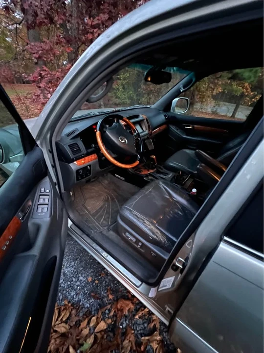2003 Lexus GX 1st Gen - Image 5 of 8