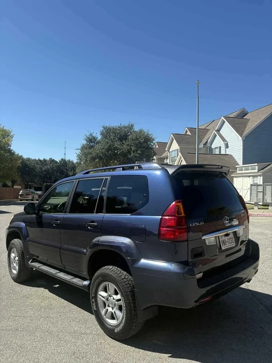 2003 Lexus GX 1st Gen - Image 4 of 10