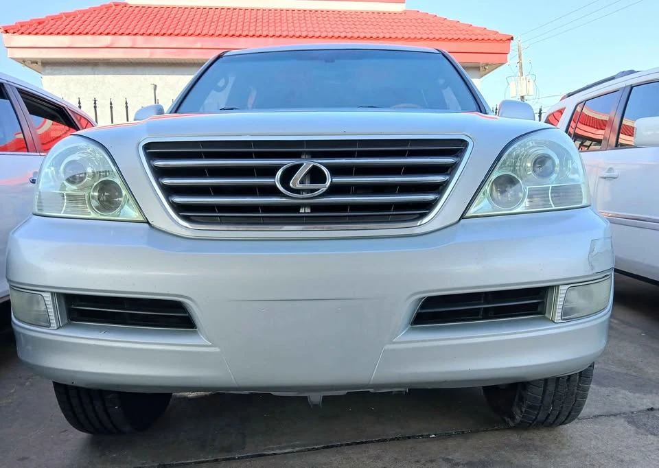 2003 Lexus GX 1st Gen - Image 5 of 11