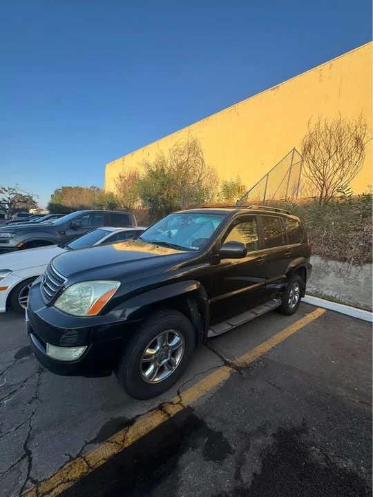 2003 Lexus GX 1st Gen - Image 3 of 7