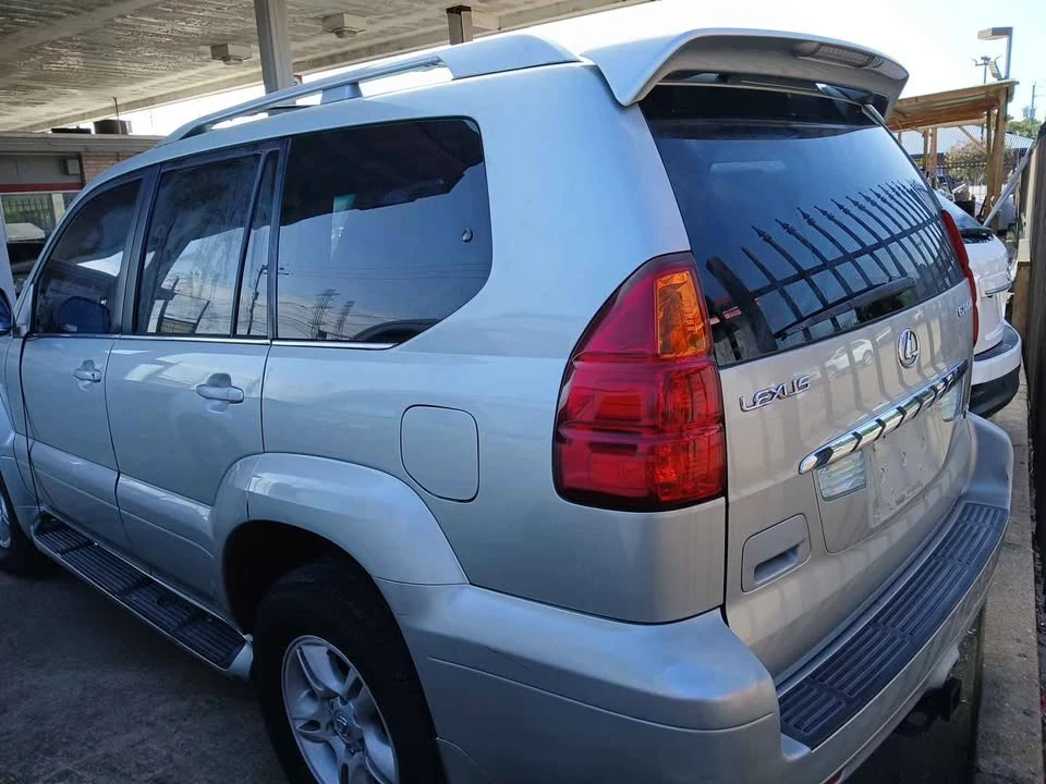 2003 Lexus GX 1st Gen - Image 4 of 11