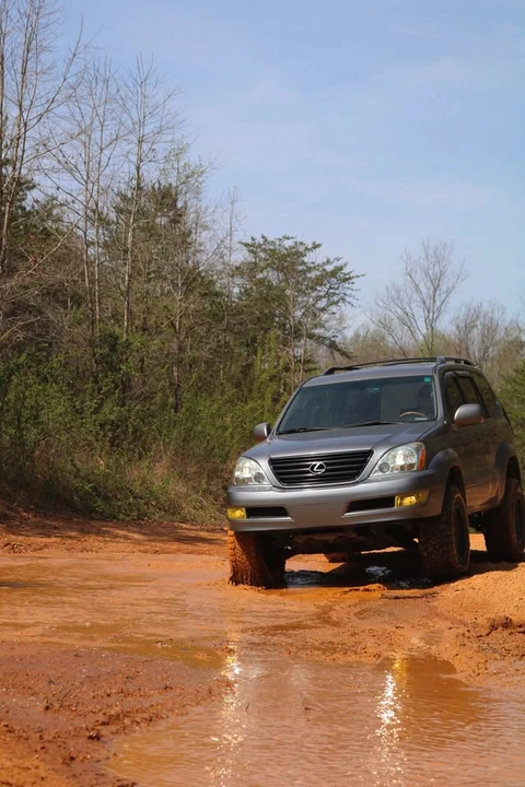 2003 Lexus GX 1st Gen - Image 3 of 18