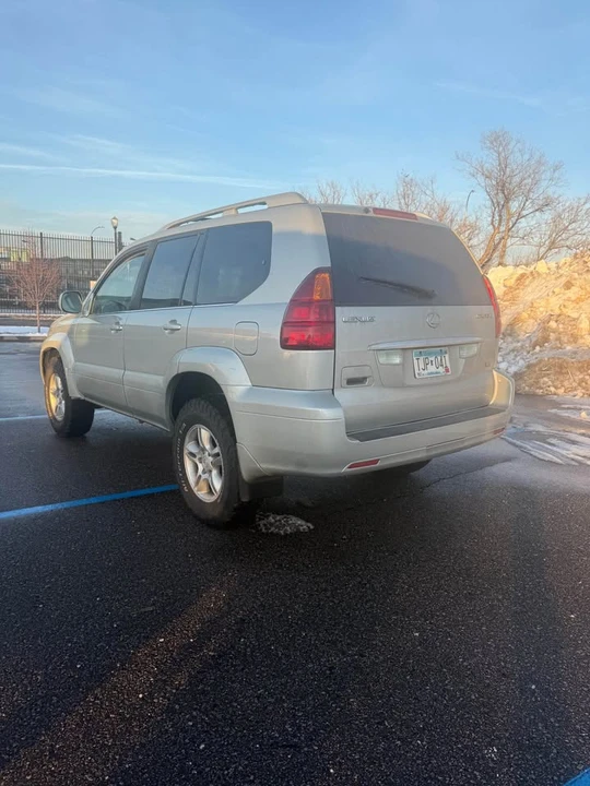2003 Lexus GX 1st Gen - Image 3 of 4