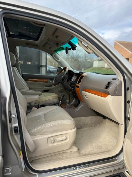 2003 Lexus GX 1st Gen - Image 12 of 15