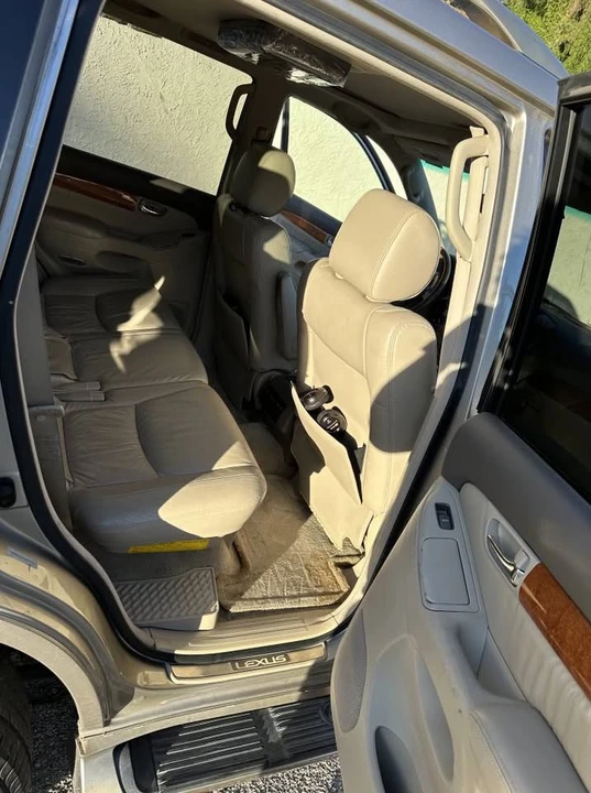 2003 Lexus GX 1st Gen - Image 6 of 13