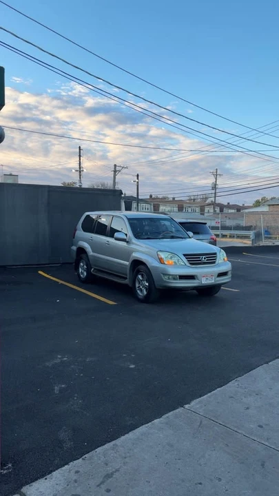 2003 Lexus GX 1st Gen - Image 3 of 7
