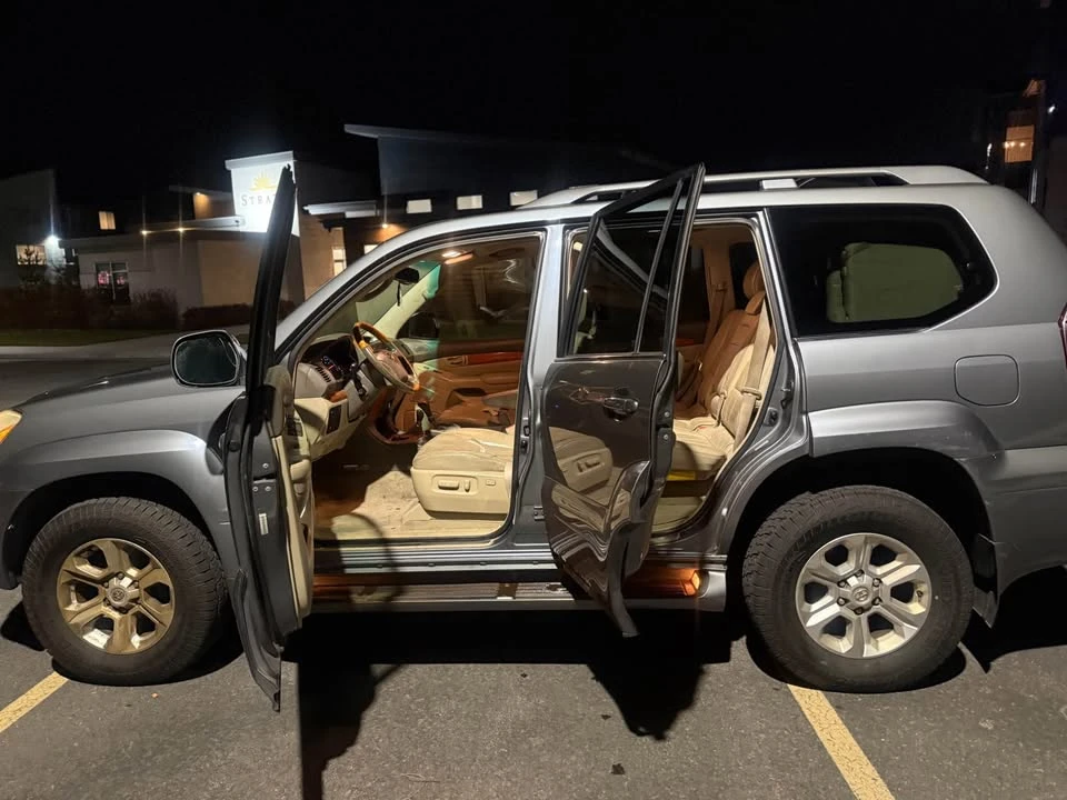 2003 Lexus GX 1st Gen - Image 17 of 18