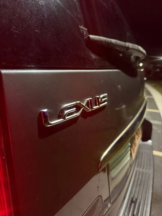 2003 Lexus GX 1st Gen - Image 3 of 18