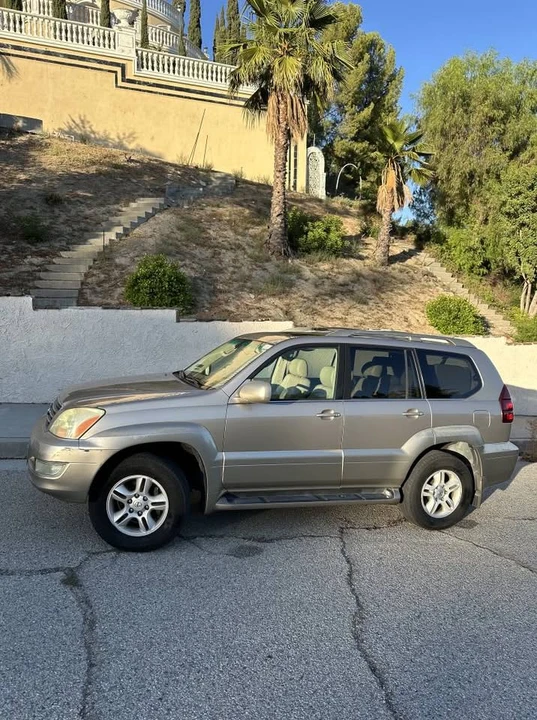2003 Lexus GX 1st Gen - Image 2 of 13