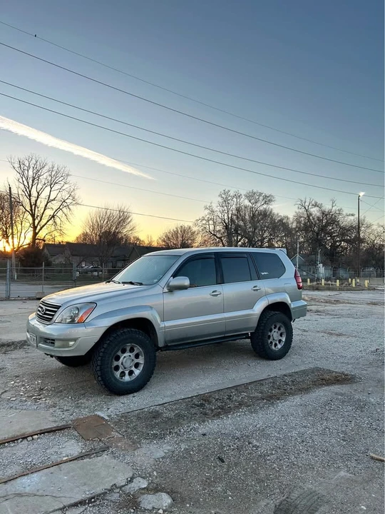 2003 Lexus GX 1st Gen - Image 2 of 9