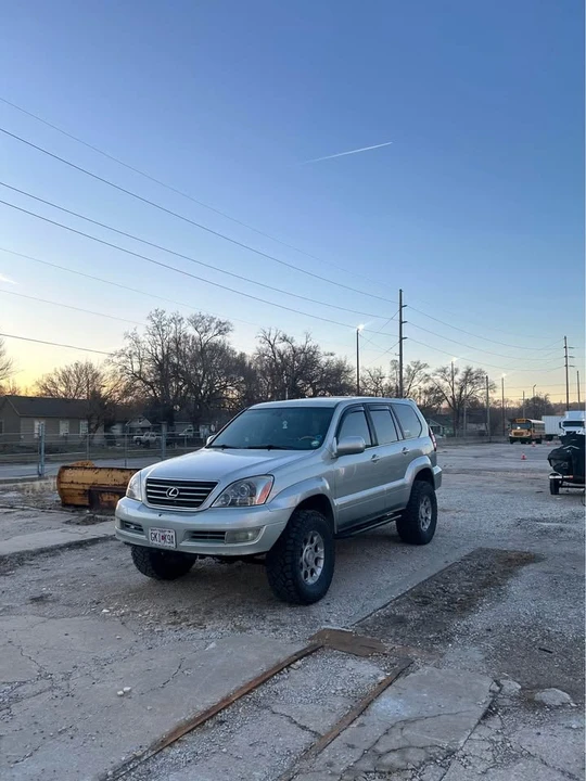2003 Lexus GX 1st Gen - Image 3 of 9