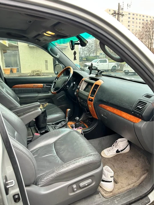 2003 Lexus GX 1st Gen - Image 6 of 9