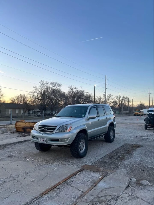 2003 Lexus GX 1st Gen - Image 5 of 9