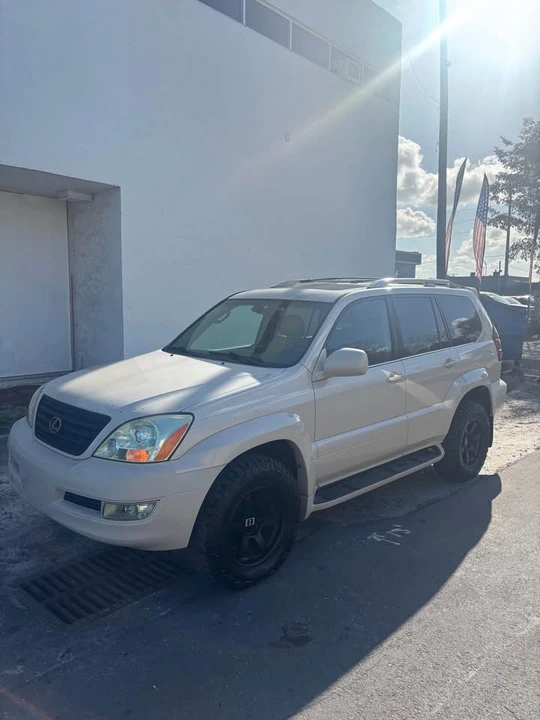 2003 Lexus GX 1st Gen - Image 3 of 18