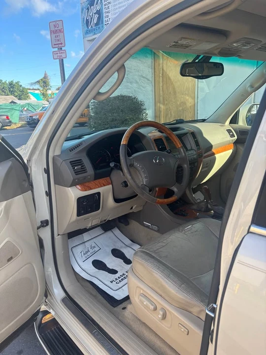 2003 Lexus GX 1st Gen - Image 16 of 18