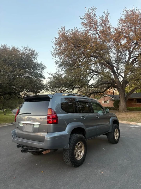 2003 Lexus GX 1st Gen - Image 4 of 20
