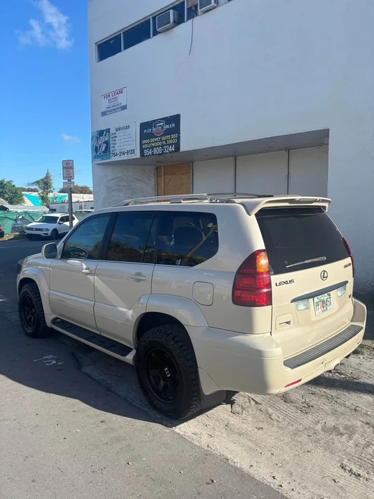 2003 Lexus GX 1st Gen - Image 2 of 18