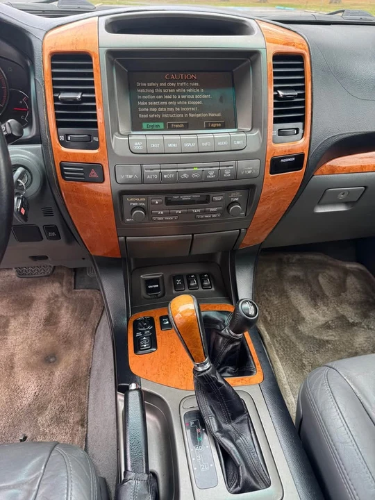 2003 Lexus GX 1st Gen - Image 16 of 19
