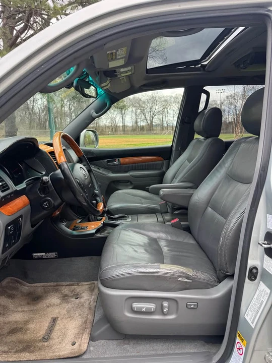 2003 Lexus GX 1st Gen - Image 11 of 18