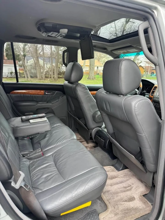 2003 Lexus GX 1st Gen - Image 18 of 19